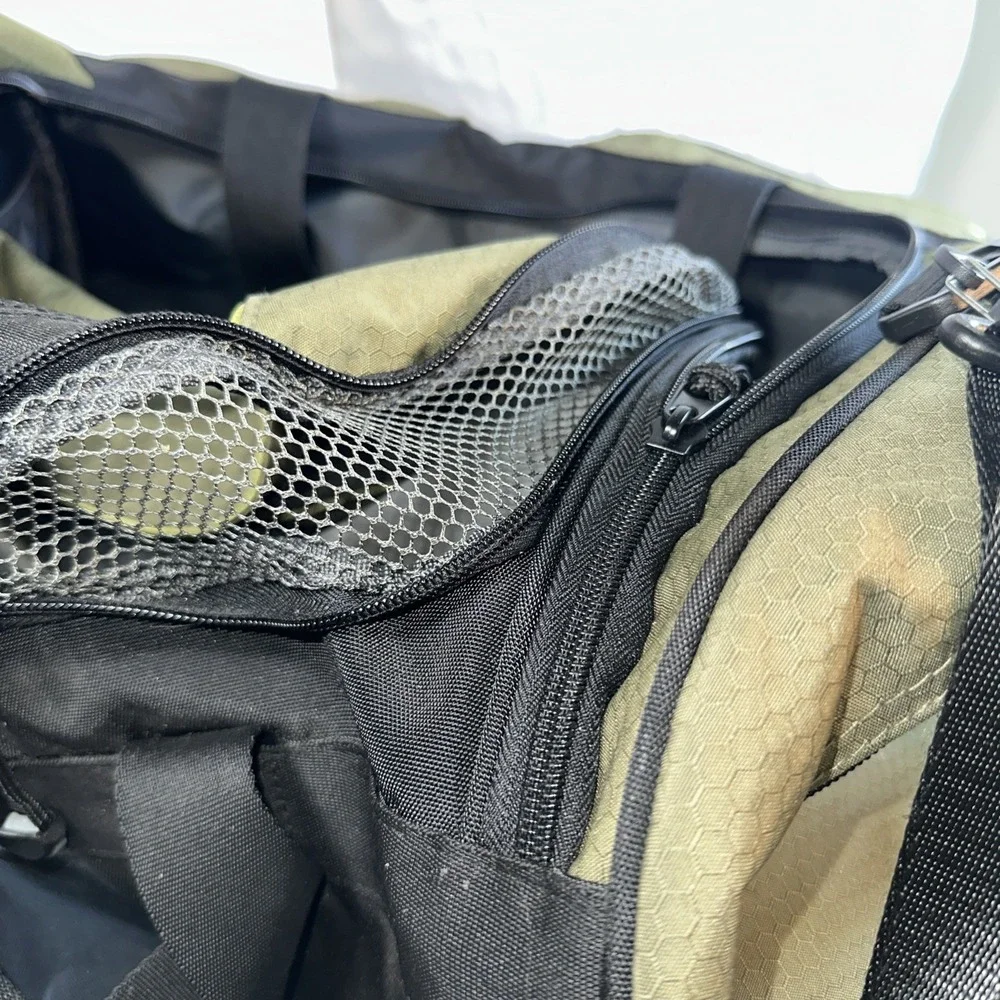 Eddie Bauer Luggage Carry-on Duffle Gym Bag in Black & Green 19